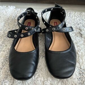 Esprit Unionbay Size 9.5 Ballerina Round Toe Flats W/ Wrap Buckle Straps - Black